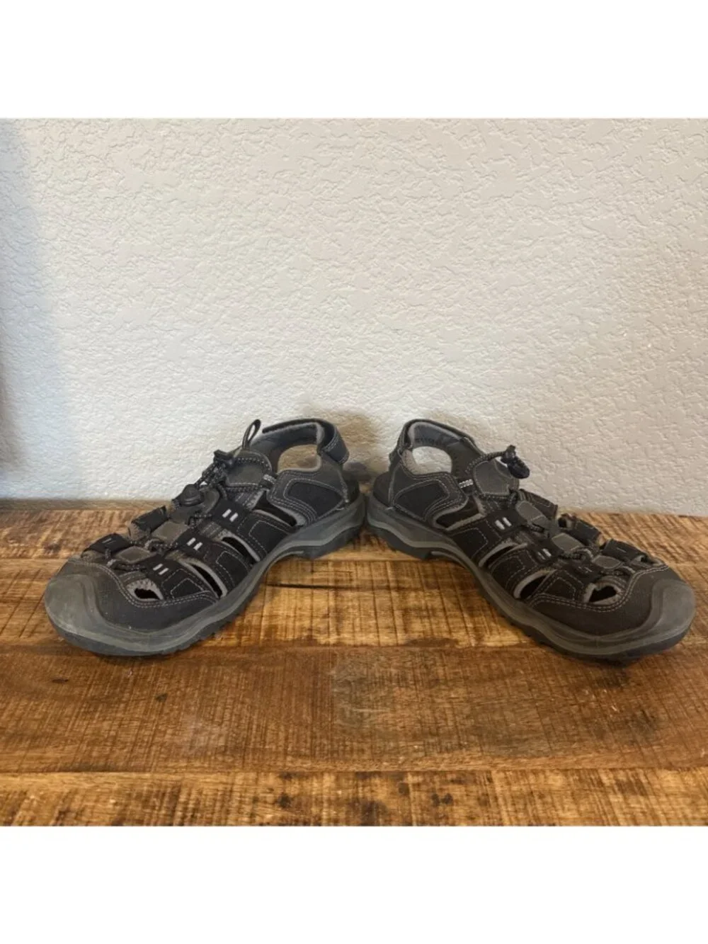 Keen Newport Sandals Men 9.5 Black Waterproof Hiking Closed Toe Camping Water